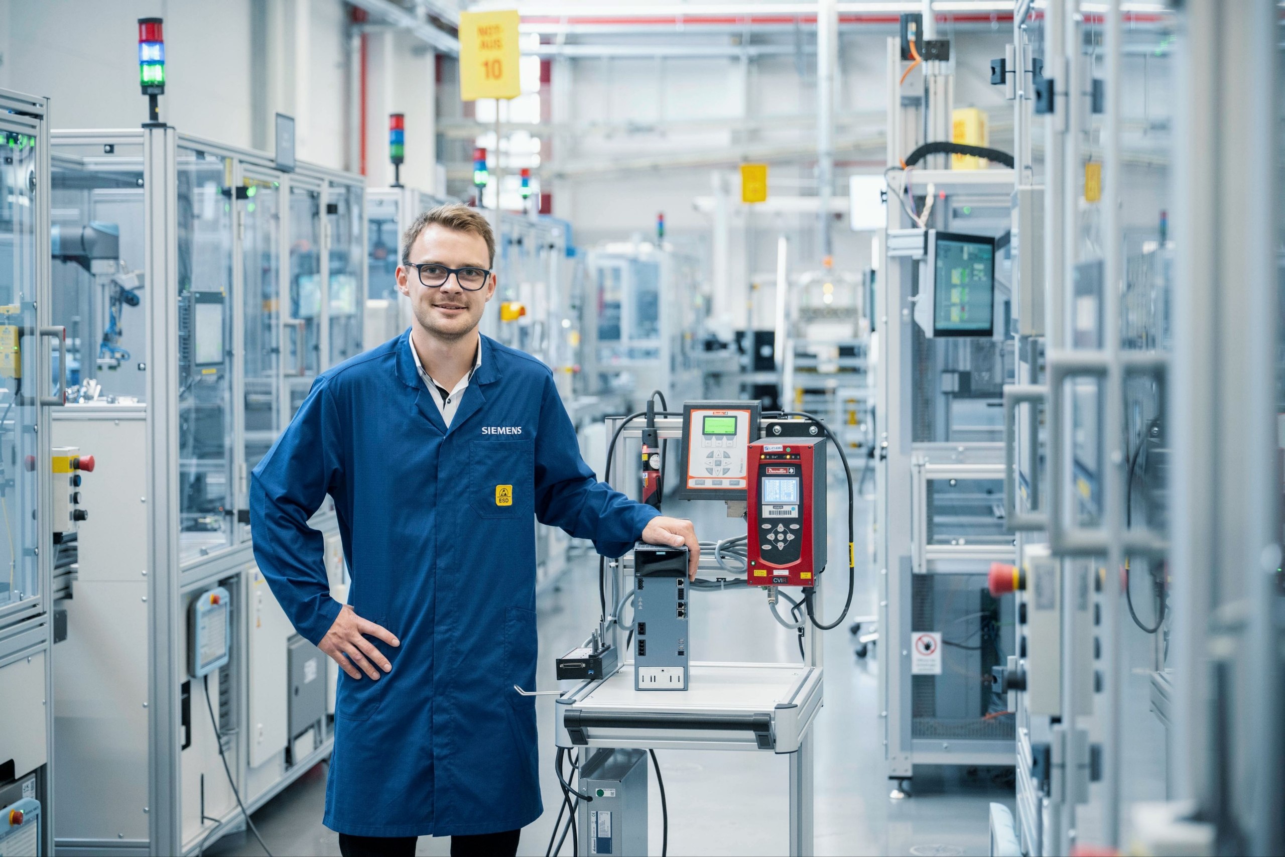 SIMODRIVE 611 spare modules organized on warehouse shelving